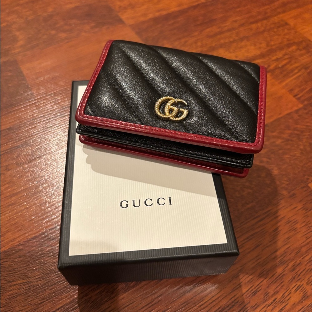 Gucci Interlocking GG Card Case in Black with Red Trim